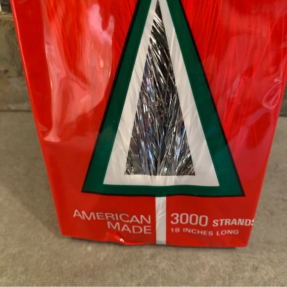 VINTAGE CHRISTMAS ICICLES 3000 STRAND 18" LONG VALUE PACK SEALED Tinsel - Picture 3 of 6
